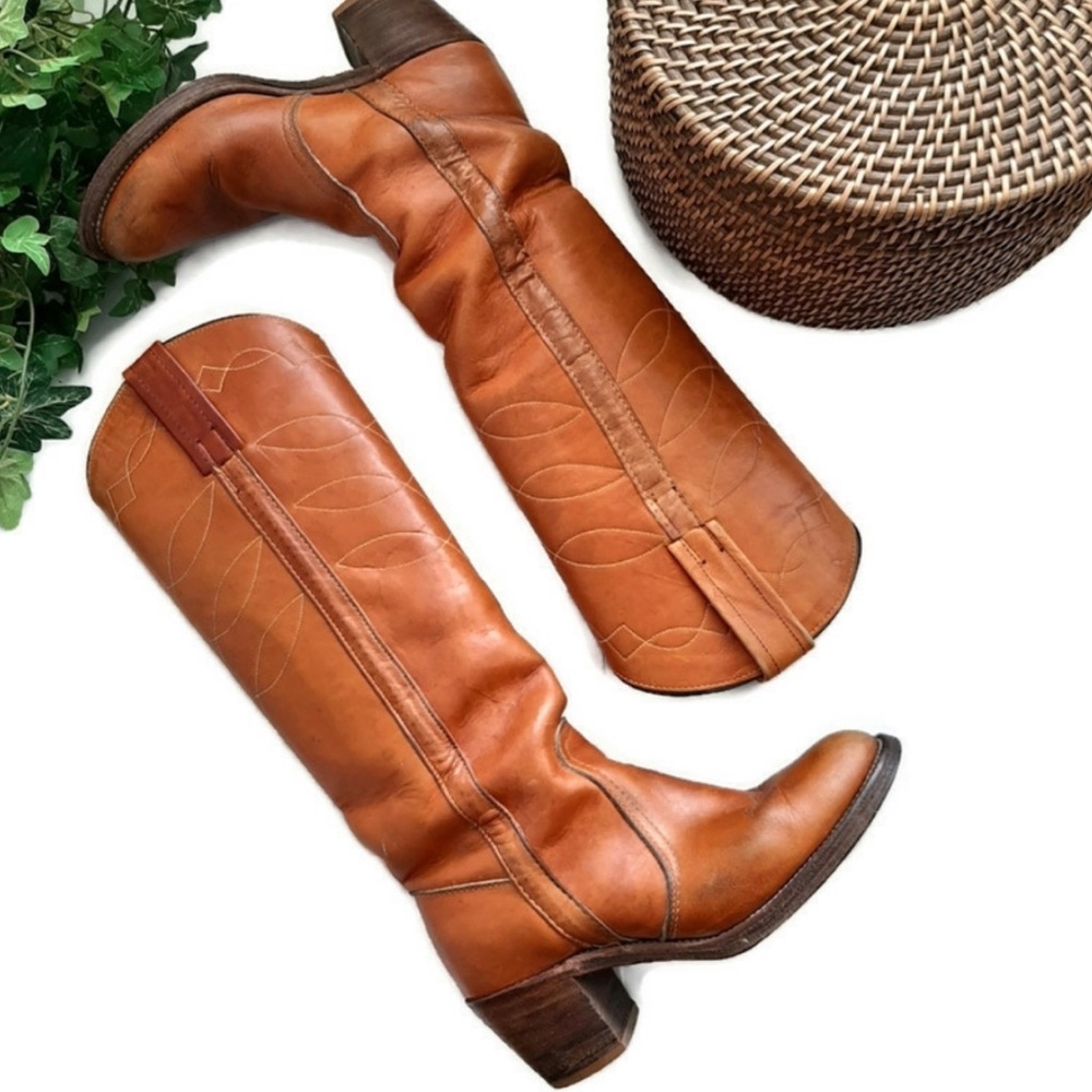 Frye tall caramel leather classic timeless boots size 5.5